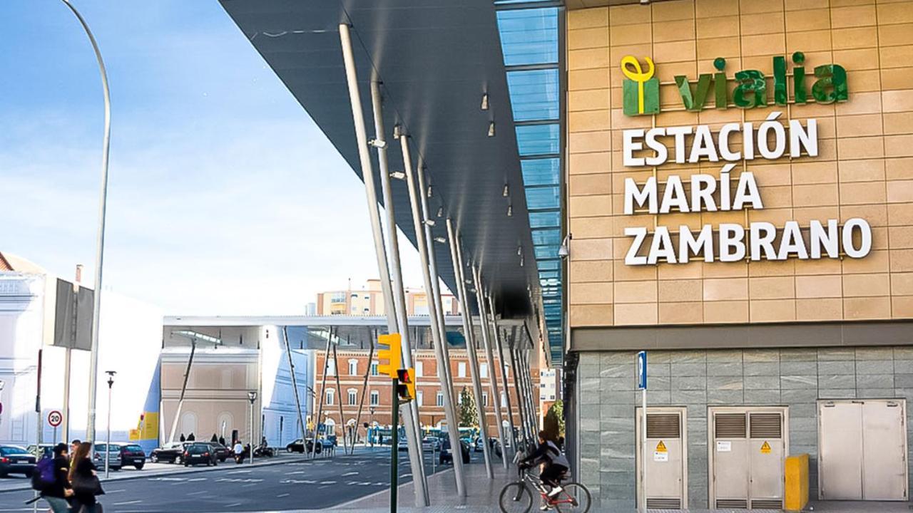 Habitacion Privada Centro Malaga Cerca Tren Maria Zambrano Y Playa Muy Buena Conexion Wifi Ngoại thất bức ảnh