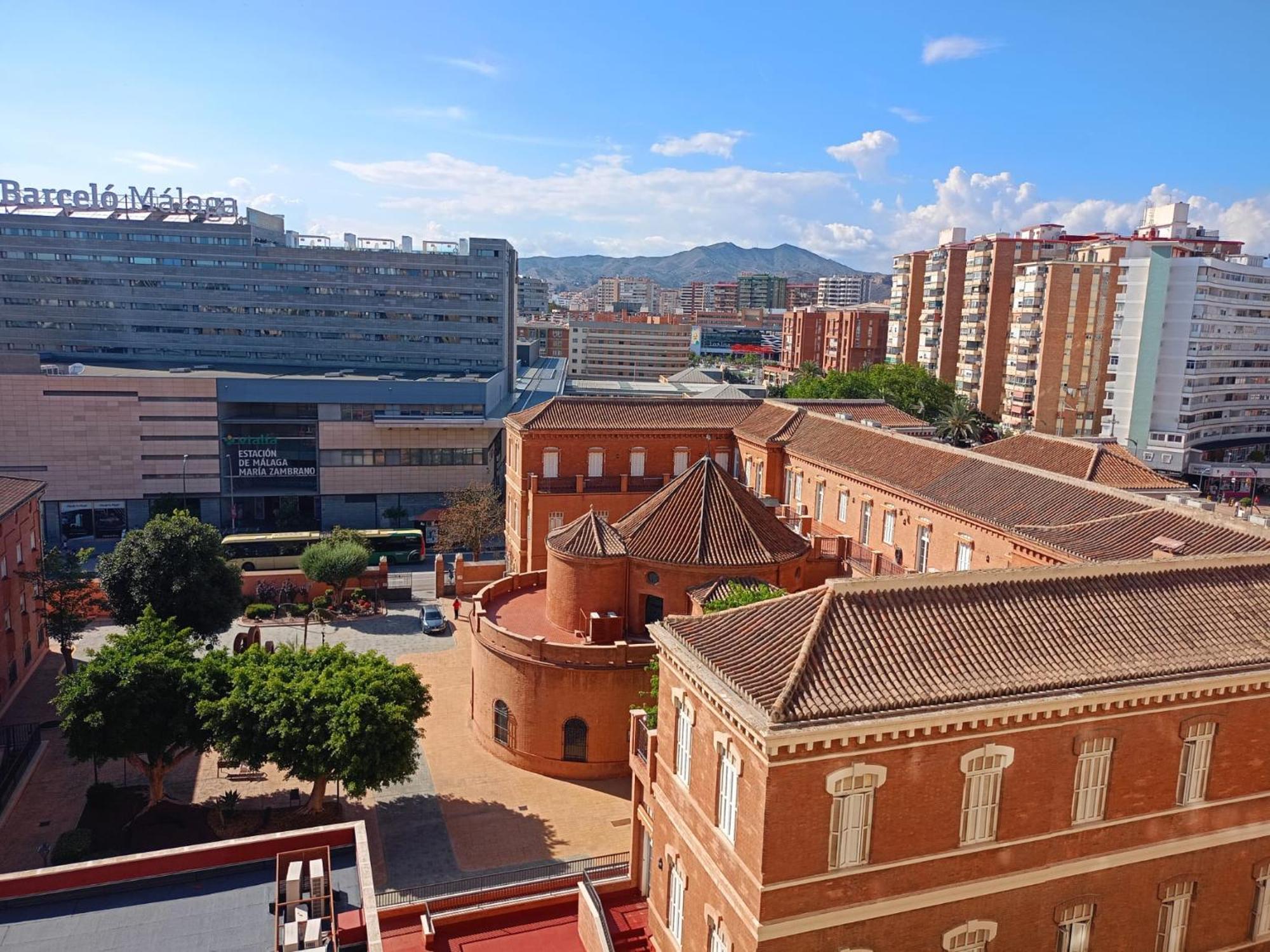Habitacion Privada Centro Malaga Cerca Tren Maria Zambrano Y Playa Muy Buena Conexion Wifi Ngoại thất bức ảnh