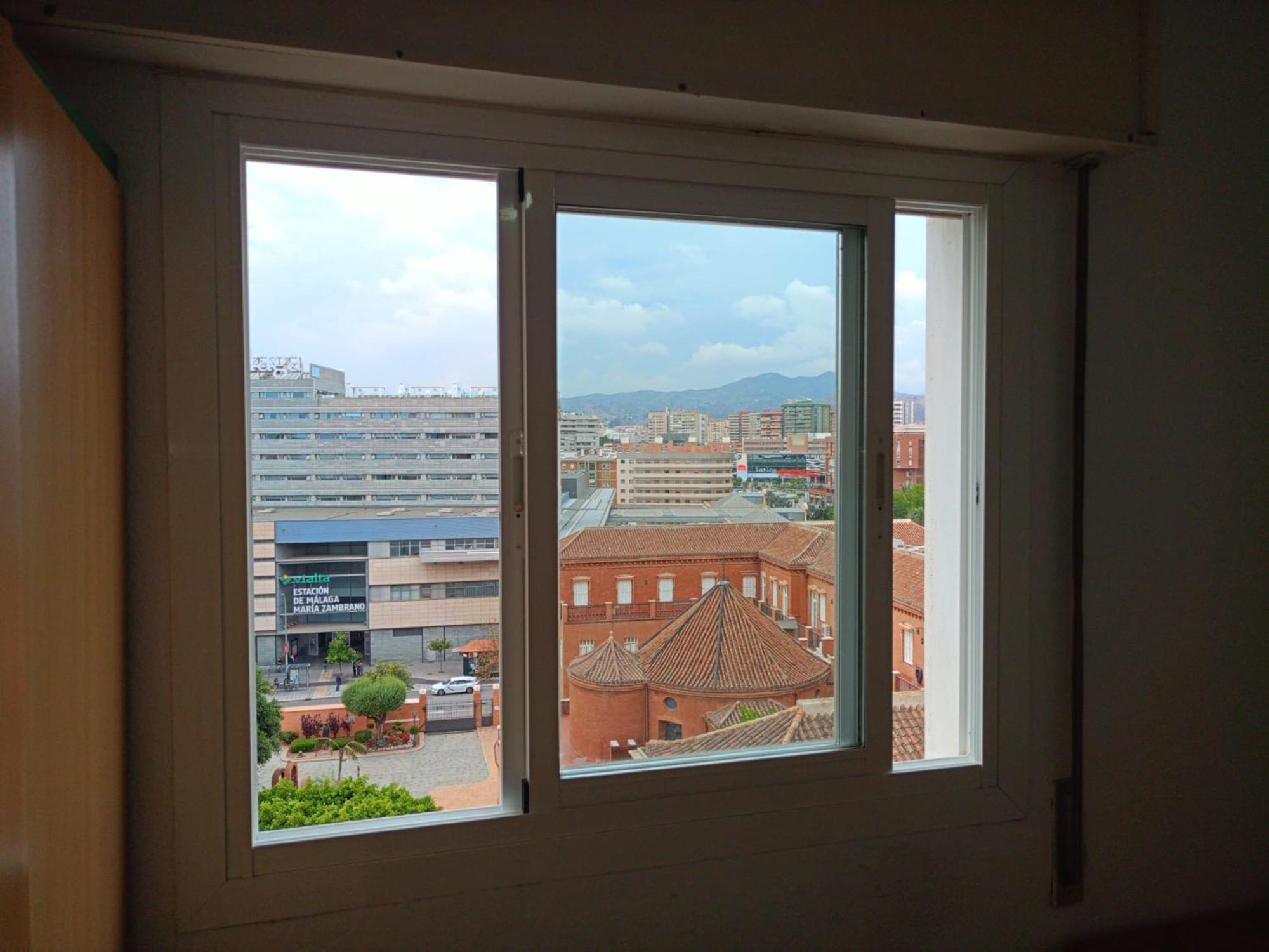 Habitacion Privada Centro Malaga Cerca Tren Maria Zambrano Y Playa Muy Buena Conexion Wifi Ngoại thất bức ảnh