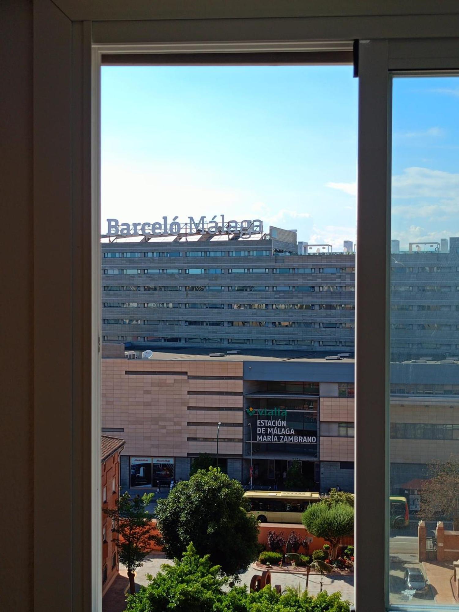 Habitacion Privada Centro Malaga Cerca Tren Maria Zambrano Y Playa Muy Buena Conexion Wifi Ngoại thất bức ảnh